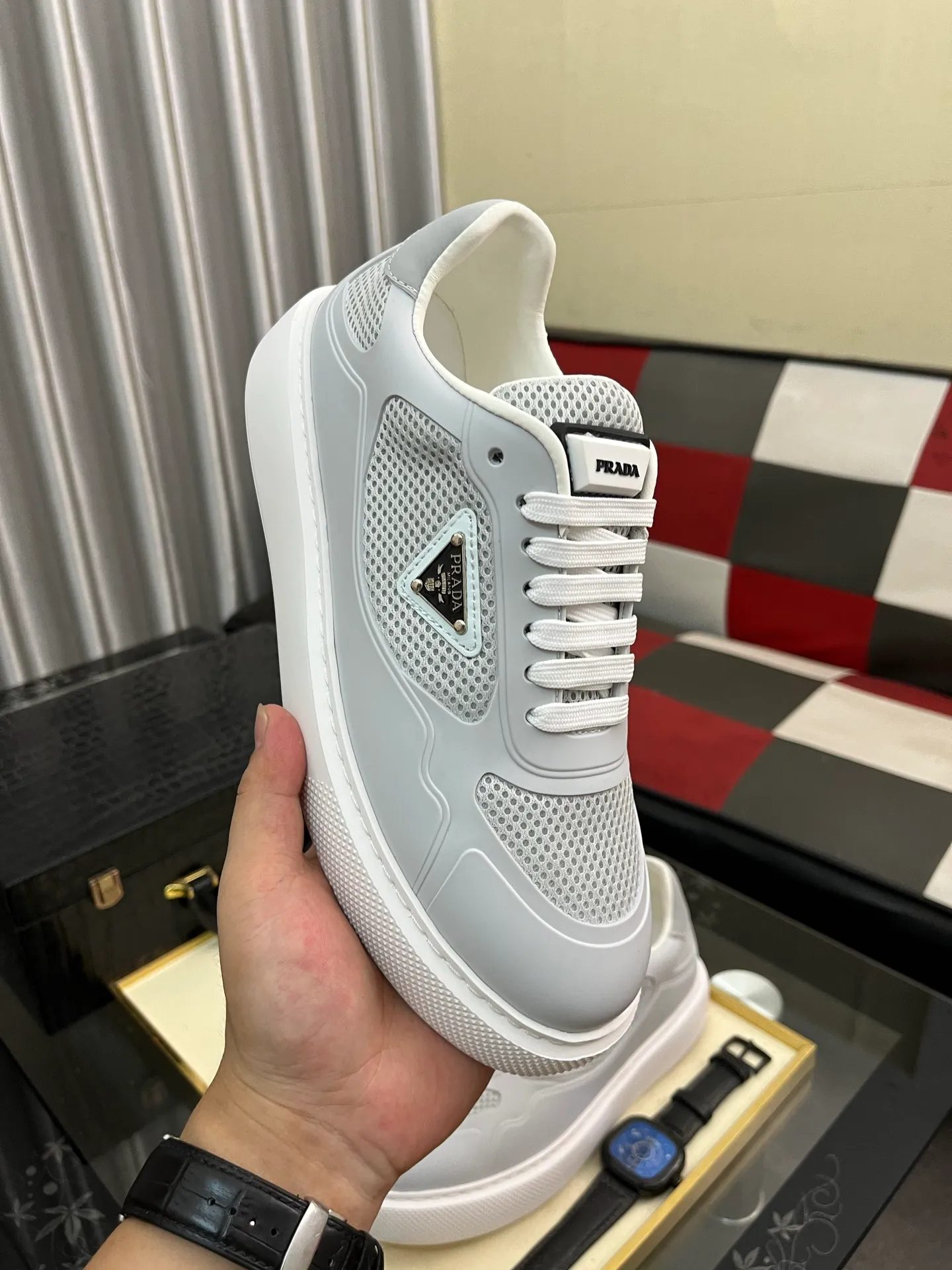Men's shoes 💰580⌚️⌚️【PRADA】Prada - high-end quality original order 🔍🔍🔍 casual sports shoes - upper: imported 🔝 Napa calfskin, pebbled calfskin, branded glue hollow mesh canvas, shoe body sewn with branded metal fasteners - lining: water-dyed cowhide - outsole: ultra-light TPU foam rubber; two-color molded outsole -Ultra-high quality control, fine workmanship, highlighting (high-end, nobility, class) -Size: 38-445️⃣colors available